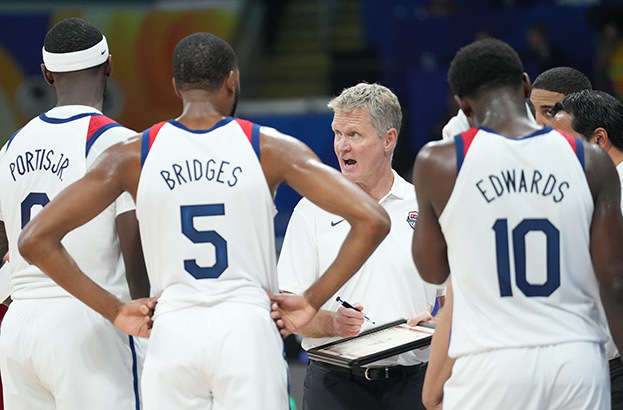 Стив Керр с игроками сборной США.