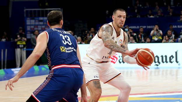 Никола Милутинов в матче против Германии.