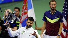 «Ты выиграешь больше «шлемов», сомнений нет». Медведев и Джокович разделили еще один финал