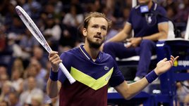 «Ужасный подарок жене на годовщину свадьбы». Медведев шутит, несмотря на поражение в финале