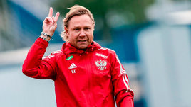 Главный тренер сборной России Валерий Карпин.