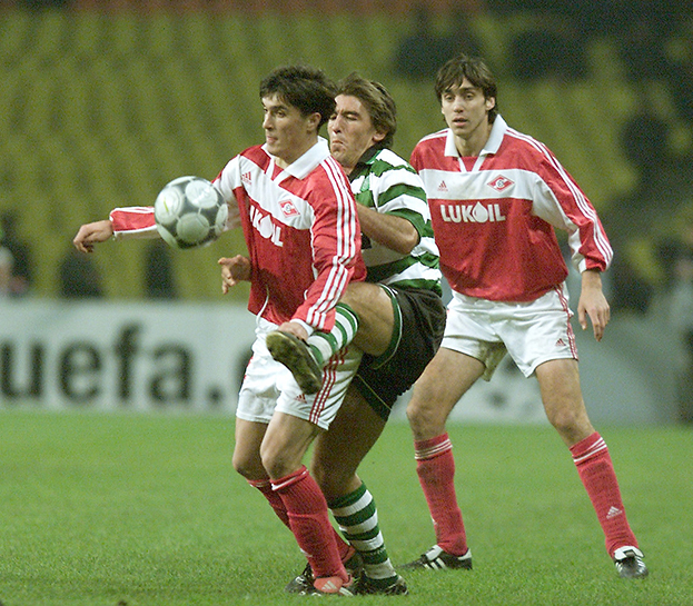 Артем Безродный в игре против «Спортинга» в Лиге чемпионов.