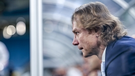 «Кто может уезжать — уезжайте». Что не так с призывом главного тренера сборной России