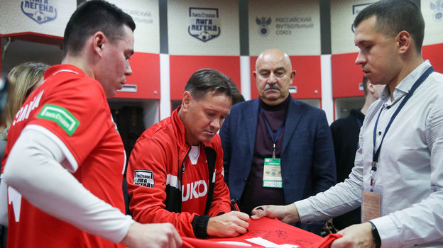 Олег Цымбаларь, Дмитрий Аленичев, Станислав Черчесов. Олег Цымбаларь, Дмитрий Аленичев, Станислав Черчесов