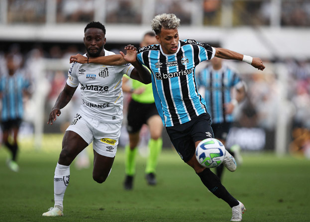 Стивен Мендоса и Бителло. Футболисты Стивен Мендоса и Бителло