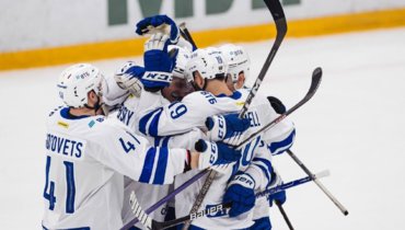 Игроки «Динамо» в матче с ЦСКА.