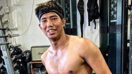 Боец из Таиланда приехал в Россию и сразу попал в тюрьму. Он украл дорогие часы у чиновника из Дагестана