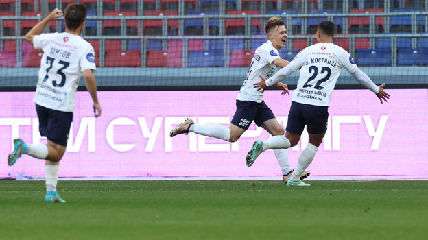 Радость футболистов «Крыльев Советов» после забитого гола