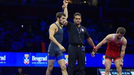 «Ему запретили это делать!» Борцы из России и Украины не пожали руки после схватки