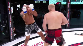 Харитонов нокаутировал Кардосо в первом раунде. После боя тренер бразильца наехал на рефери