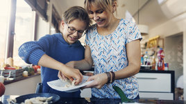 Мама с сын-подросток.