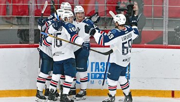 Игроки «Торпедо» в матче с «Витязем».