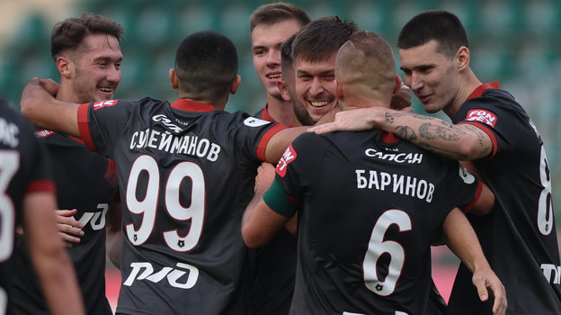 Игроки «Локомотива» празднуют забитый гол