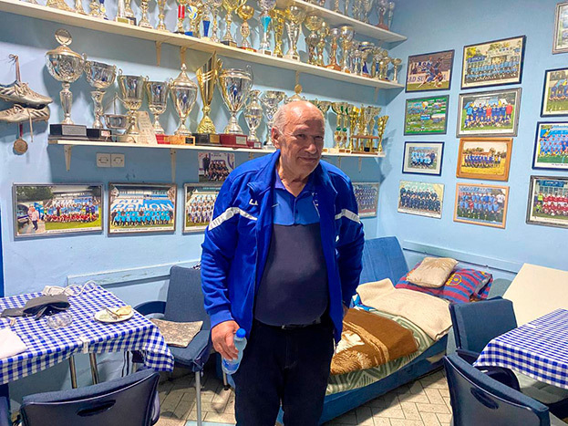 Владелец бара Иван.