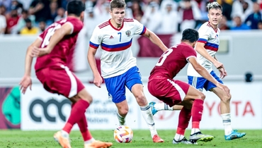 Игроки сборной России — Александр Соболев (в центре) и Александр Головин (справа).