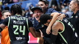 «Уралмаш» обыграл «Зенит» в дебютном матче Лиги ВТБ. Сенсация старта сезона