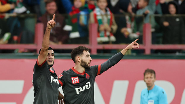 Тимур Сулейманов и Наир Тикнизян празднуют гол