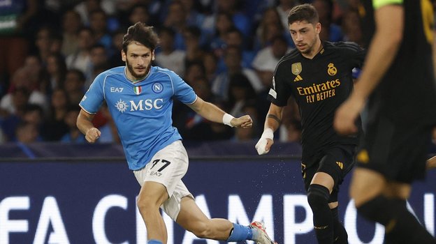 Хвича Кварацхелия в матче Лиги чемпионов «Наполи» — «Реал».