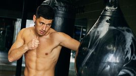 «Парень был в шлеме, но от удара Бивола у него открылось кровоизлияние в мозг». Партнеры — о силе чемпиона