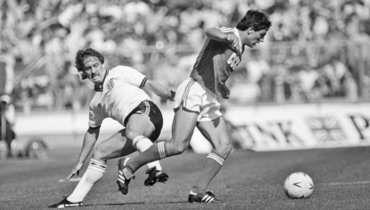 2 июня 1984 года. Лондон. Англия — СССР — 0:2. В атаке — Хорен Оганесян.