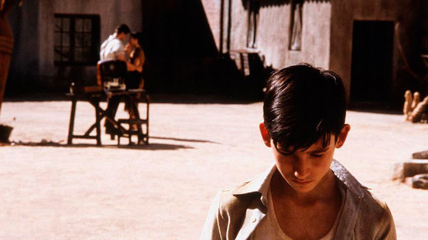 Кадр из фильма «Хребет дьявола».