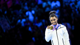 Байлз снова крушит всех подряд. Американская гимнастка превзошла даже мужской рекорд