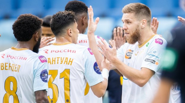 Иван Сергеев (справа).