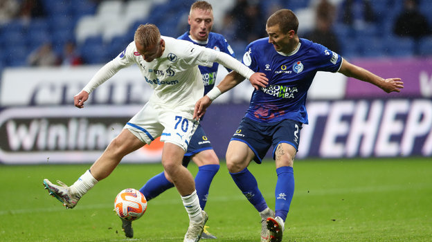 Футболисты Константин Тюкавин и Василий Черов