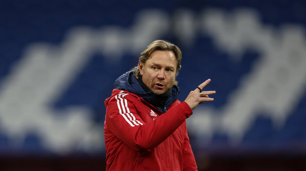 Главный тренер сборной России Валерий Карпин