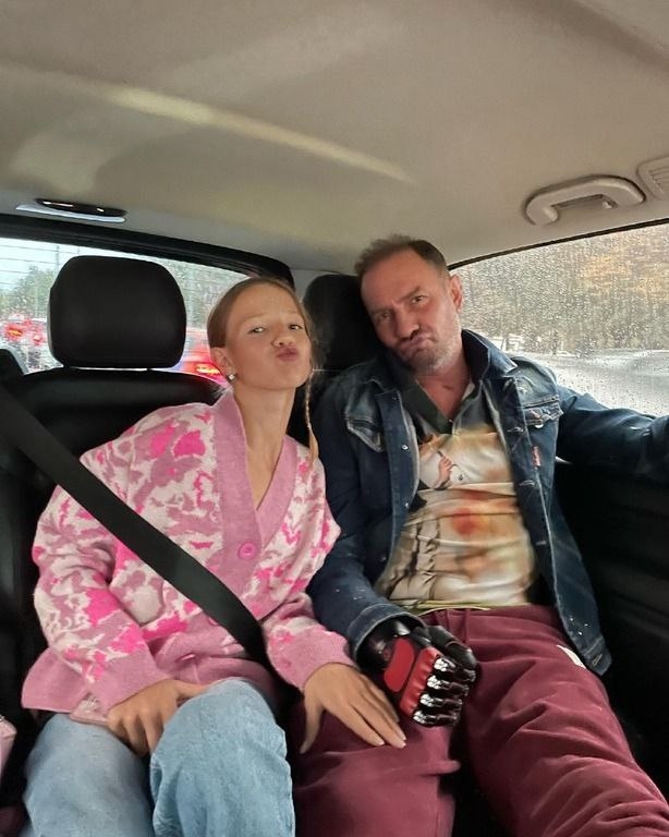 Роман Костомаров с дочкой Анастасией.