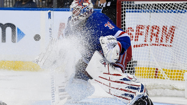 Вратарь Игорь Шестеркин.