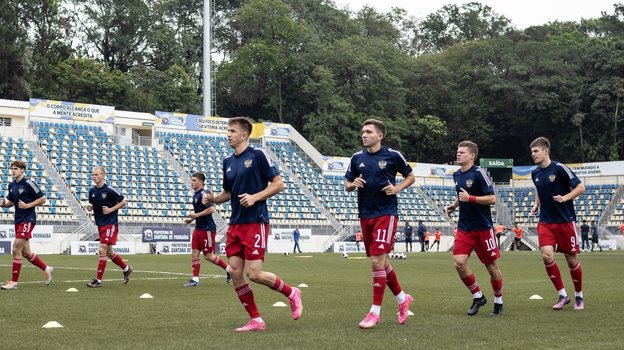 Футболисты молодежной сборной России.