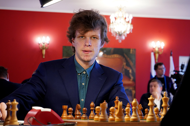 Владислав Артемьев. Шахматист Владислав Артемьев.