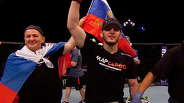 Дана Уайт разрешил флаги. Но российские бойцы и до запрета крайне редко выходили на поединки с триколором