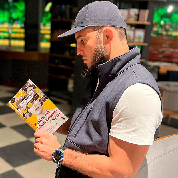 Ислам Махачев.