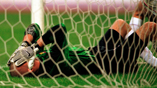 Александр Филимонов сразу после пропущенного гола в матче сборных России и Украины в 1999 году.