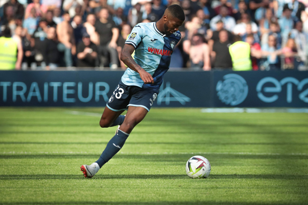 Джозеф Окуму. Футболист Джозеф Окуму