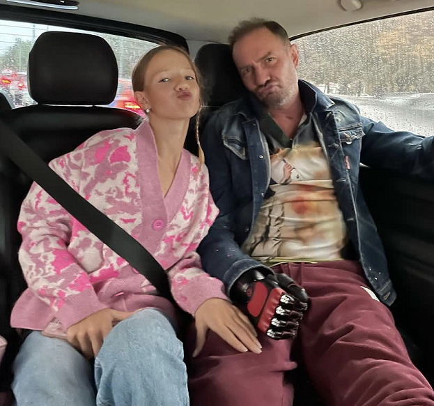 Роман Костомаров с дочерью. Фигурист Роман Костомаров с дочерью