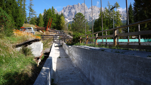Санно-бобслейная трасса Эудженио Монти. Вид на санно-бобслейную трассу Эудженио Монти