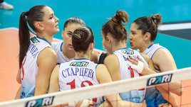 Волейболистки московского «Динамо» празднуют победу