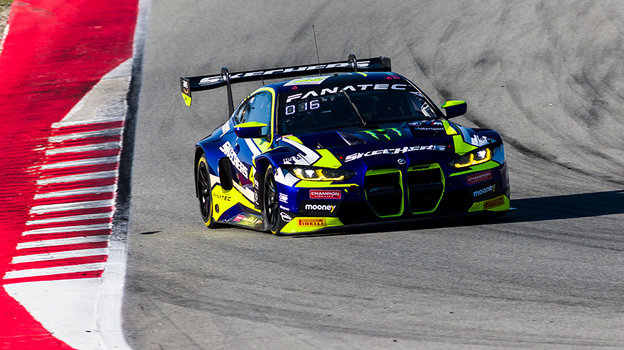 Валентино России за рулем болида GT.