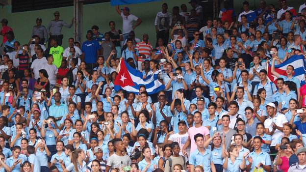 Болельщики сборной Кубы. Болельщики сборной Кубы на трибуне стадиона
