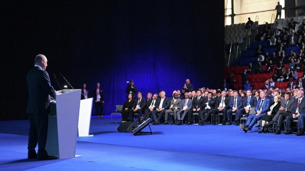 Президент РФ Владимир Путин на пленарном заседании XI международного спортивного форума «Россия — спортивная держава» в Перми. Президент РФ Владимир Путин на пленарном заседании XI международного спортивного форума «Россия — спортивная держава» в Перми