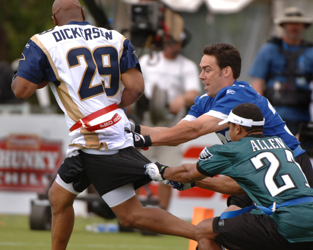 Участники игры в флаг-футбол. Участники игры в флаг-футбол