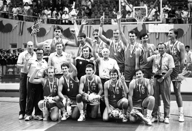 Баскетболисты и тренеры сборной СССР на Олимпиаде в Сеуле. Баскетболисты и тренеры сборной СССР на Олимпиаде в Сеуле