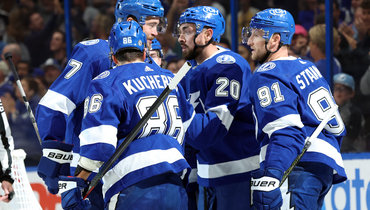 Никита Кучеров празднует гол.