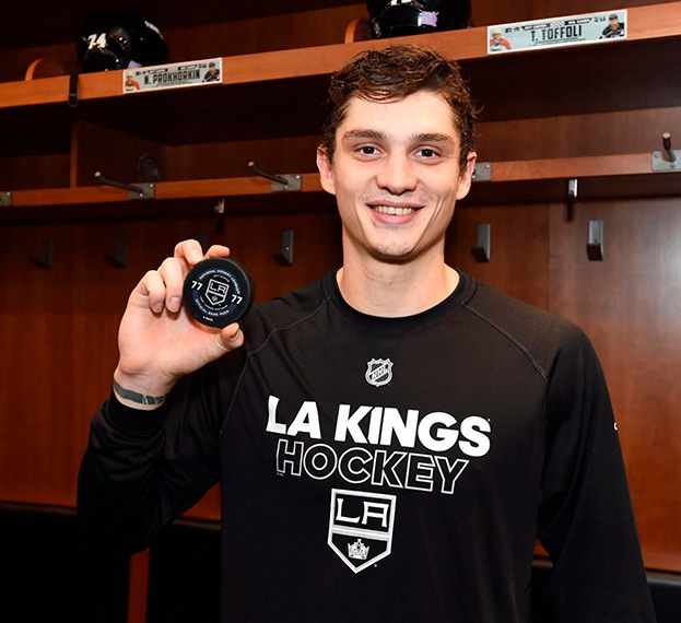 Николай Прохоркин с первой шайбой, заброшенной в НХЛ.