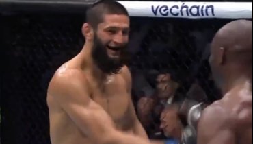 Хамзат Чимаев и Камару Усман после боя.