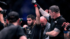 Ислам Махачев после победы над Алексом Волкановски.