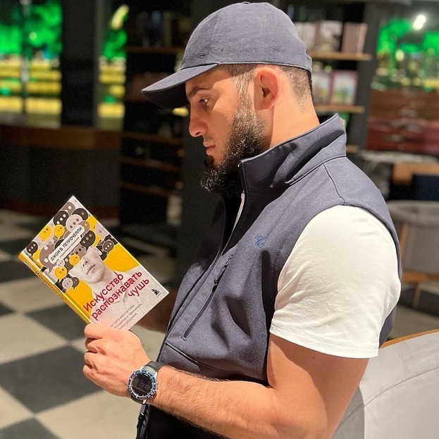 Ислам Махачев.